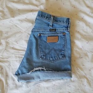 Vintage WRANGLER brand shorts size 28